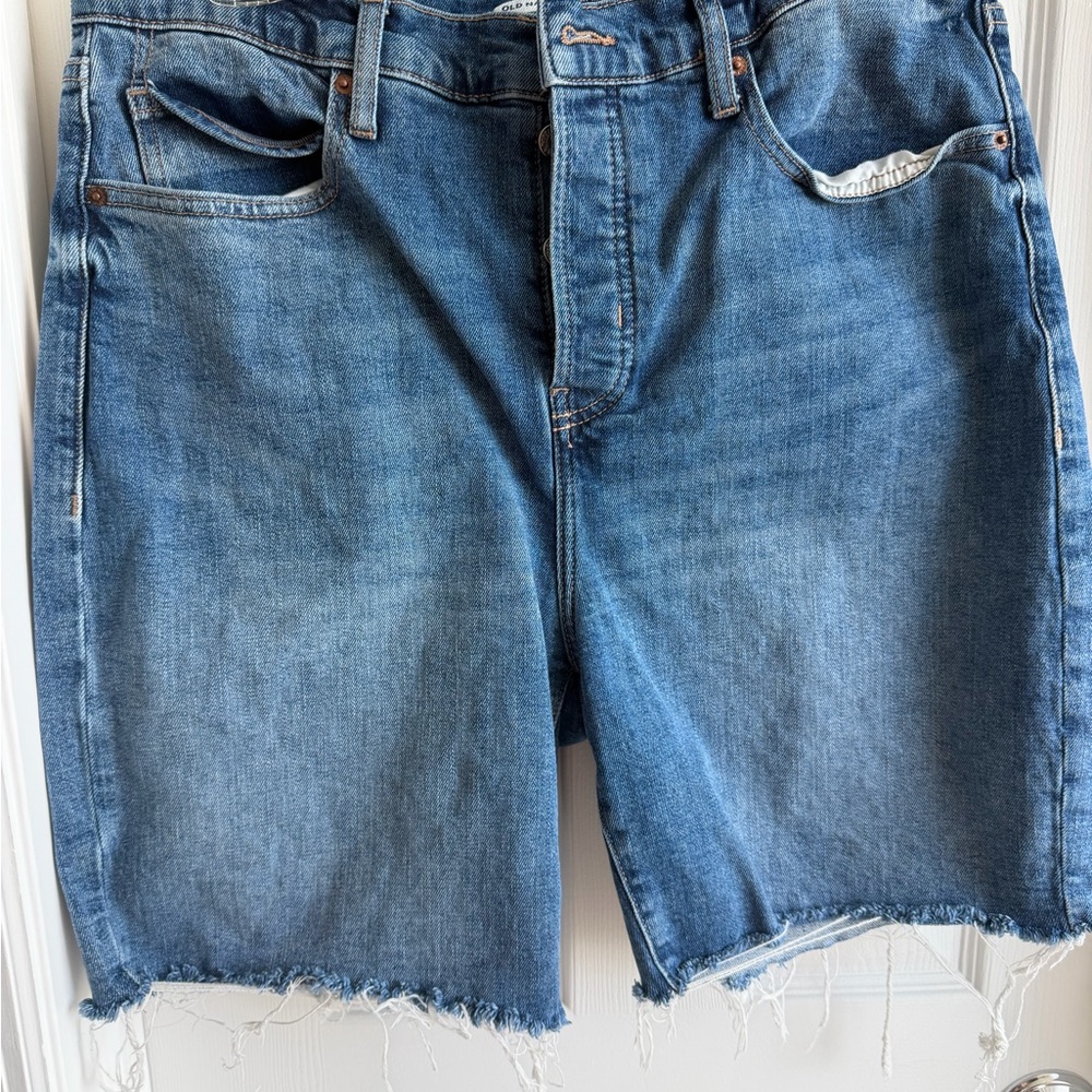 Old Navy Sky Hi Extra High Rise Medium Wash Size 14 Button Fly Denim Shorts